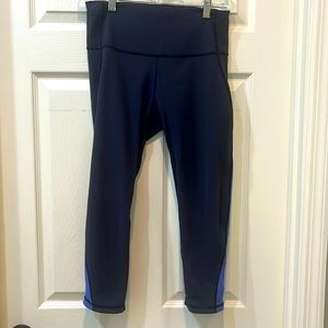 Lululemon Navy cropped Leggings with Mesh Panel, Size 8, EUC